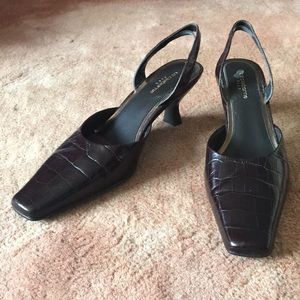 Liz Claiborne crocodile print leather slingbacks!